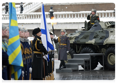 Prime Minister Vladimir Putin attends the solemn ceremony returning the Eternal Flame from Victory Park on Poklonnaya Gora to Alexandrovsky Gardens