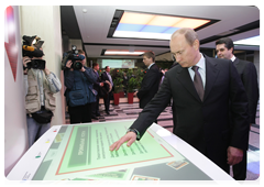 Prime Minister Vladimir Putin visiting the Mendeleyev Tyumen Region Research Library and the Tyumen branch of the Boris Yeltsin Presidential Library