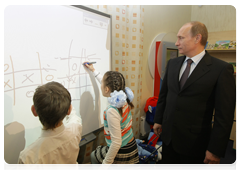 Prime Minister Vladimir Putin visiting the Mendeleyev Tyumen Region Research Library and the Tyumen branch of the Boris Yeltsin Presidential Library