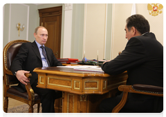 Prime Minister Vladimir Putin with Oleg Bogomolov, governor of the Kurgan Region