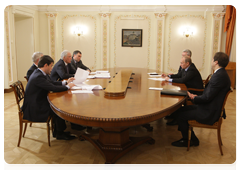 Prime Minister Vladimir Putin with United Russia party leadership