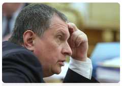 Deputy Prime Minister Igor Sechin before the meeting on the Main Guidelines for Government Performance