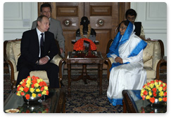 Председатель Правительства Российской Федерации В.В.Путин, прибывший с официальным визитом в Индию, встретился с Президентом Индии Пратибхой Патил