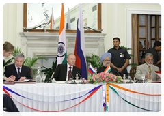 Agreements signed following Russian-Indian talks, Prime Minister Vladimir Putin and Indian Prime Minister Manmohan Singh hold press conference