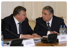 Head of the Federal Customs Service Andrei Belyaninov, left, and State Secretary of the Union State Pavel Borodin at the talks that Prime Minister Vladimir Putin had with Belarusian Prime Minister Sergei Sidorsky