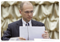 Генеральный директор государственной корпорации «Росатом» С.В.Кириенко на совещании по вопросам атомной энергетики