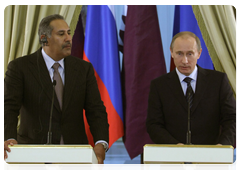 Prime Minister Vladimir Putin and Qatari Prime Minister and Minister of Foreign Affairs Hamad bin Jassim Al Thani at a joint press conference