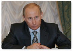 Председатель Правительства России В.В.Путин прервал рабочую поездку в Красноярск и вернулся в Москву
