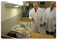 Prime Minister Vladimir Putin visiting victims of Moscow Metro terrorist attacks at Botkin Municipal Hospital