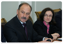 Vnesheconombank Chairman Vladimir Dmitriev and Minister of Economic Development Elvira Nabiullina at a meeting of Vnesheconombank’s Supervisory Board