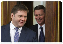 Minister of Energy Sergei Shmatko and Deputy Prime Minister Sergei Ivanov before the Government meeting