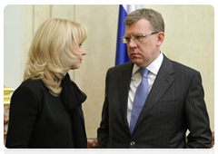 Deputy Prime Minister and Minister of Finance Alexei Kudrin and Minister of Health and Social Development Tatyana Golikova before the Government meeting