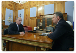 Председатель Правительства Российской Федерации В.В.Путин провел рабочую встречу с губернатором Хабаровского края В.И.Шпортом