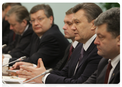 Президент Украины В.Ф.Янукович на встрече с Председателем Правительства Российской Федерации В.В.Путиным
