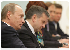 Prime Minister Vladimir Putin meets with Ukrainian President Viktor Yanukovych