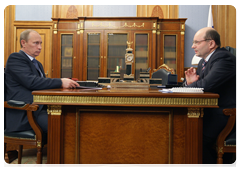Председатель Правительства Российской Федерации В.В.Путин провел рабочую встречу с губернатором Свердловской области А.С.Мишариным