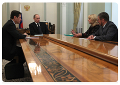 Prime Minister Vladimir Putin meets with Deputy Prime Minister Alexander Zhukov, Minister of Healthcare and Social Development Tatyana Golikova and head of the Federal Tariff Service Sergei Novikov