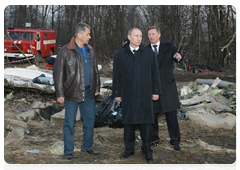 Prime Minister Vladimir Putin arrived in Smolensk on a working visit and inspected the crash site of the Polish president’s airplane