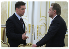 First Deputy Prime Minister Igor Shuvalov and Governor of Stavropol Territory Valery Gayevsky at a meeting of the Government Presidium