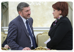 Minister of Agriculture Yelena Skrynnik and Head of the Federal Tariff Service Sergei Novikov at a meeting of the Government Presidium