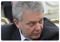 Министр промышленности и торговли Российской Федерации В.Б.Христенко на заседании Правительственной комиссии по контролю за осуществлением иностранных инвестиций