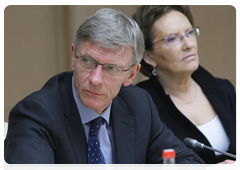Polish Deputy Foreign Minister Jacek Najder and Polish Health Minister Eva Kopacz attending a meeting of the state commission to investigate the causes of the Tu-154 plane crash