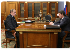 Председатель Правительства Российской Федерации В.В.Путин провел рабочую встречу с губернатором Магаданской области Н.Н.Дудовым