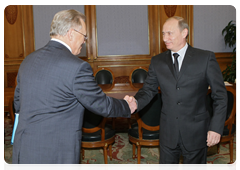 Prime Minister Vladimir Putin and President of the Russian Academy of Sciences Yury Osipov at a working meeting