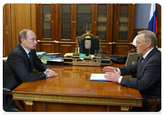 Председатель Правительства Российской Федерации В.В.Путин провел рабочую встречу с президентом Российской академии наук Ю.С.Осиповым