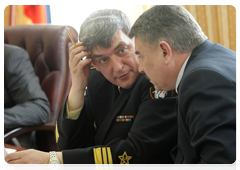 Nikolai Borisov, deputy commander-in-chief of the Russian Navy and head of shipbuilding, armament and armament maintenance, and Oleg Kononov, director of the Federal State Enterprise 82nd Shipyard of the Russian Defence Ministry