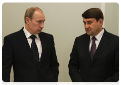 Prime Minister Vladimir Putin and Transport Minister Igor Levitin at an emergency meeting regarding Russian travellers flying to or from Europe