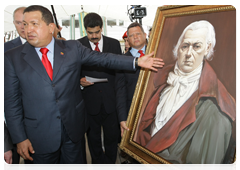 Президент Венесуэлы Уго Чавес во время посещения российского барка «Крузенштерн» передал в дар морякам портрет адмирала Миранды