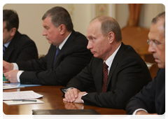 Prime Minister Vladimir Putin holding talks with Ukrainian Prime Minister Mykola Azarov