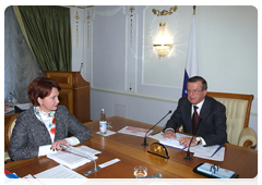 First Deputy Prime Minister Viktor Zubkov and Minister of Agriculture Yelena Skrynnik during a meeting of the Government Commission on agriculture