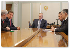 Председатель Правительства Российской Федерации В.В.Путин провел рабочую встречу по вопросам организации телевизионной трансляции Чемпионата России по футболу на федеральных каналах
