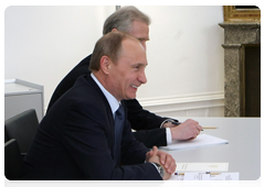 Председатель Правительства Российской Федерации В.В.Путин, прибывший с рабочим визитом в Австрийскую Республику, встретился с Федеральным канцлером Австрии В.Файманом