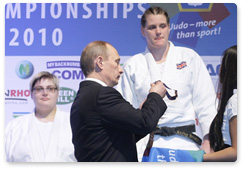 Председатель Правительства Российской Федерации В.В.Путин посетил Чемпионат Европы по дзюдо, где принял участие в церемонии награждения победителей