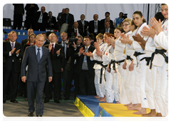 Председатель Правительства Российской Федерации В.В.Путин посетил в Вене Чемпионат Европы по дзюдо и принял участие в церемонии награждения победительниц командного первенства