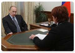 Prime Minister Vladimir Putin with Minister of Agriculture Yelena Skrynnik