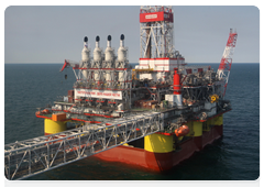 Стационарная нефтеплатформа ОАО «ЛУКОЙЛ» в Каспийском море, где был дан старт промышленной добыче нефти на месторождении имени Корчагина