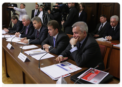Участники совещания по вопросу освоения месторождений углеводородного сырья российского сектора Каспийского моря