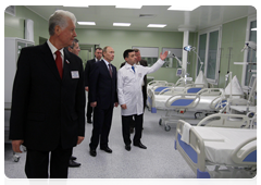 Председатель Правительства Российской Федерации В.В.Путин осмотрел новый хирургический корпус Александро-Мариинской областной клинической больницы в Астрахани
