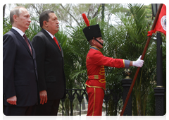 Официальная церемония встречи Председателя Правительства Российской Федерации В.В.Путина Президентом Венесуэлы У.Чавесом