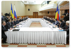 Председатель Правительства России В.В.Путин и Премьер-министр Украины  Н.Я.Азаров провели в Сочи российско-украинские переговоры