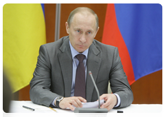 Prime Minister Vladimir Putin at talks with Ukrainian Prime Minister Mykola Azarov in Sochi