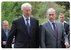 Prime Minister Vladimir Putin and Ukrainian Prime Minister Mykola Azarov after their joint news conference to summarise the results of a meeting of the Committee for Economic Cooperation