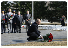 Председатель Правительства Российской Федерации В.В.Путин возложил цветы к памятнику Юрию Гагарину в Звездном городке