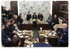 Председатель Правительства Российской Федерации В.В.Путин в ходе посещения Звездного городка встретился с космонавтами