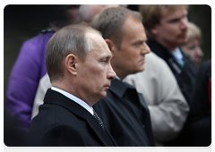 Председатель Правительства Российской Федерации В.В.Путин вместе с Премьер-министром Польши Д.Туском посетил польскую часть мемориального комплекса «Катынь»