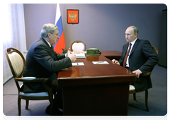 Prime Minister Vladimir Putin with Novosibirsk Governor Viktor Tolokonsky